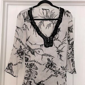 Black & white top - beaded/crochet detail